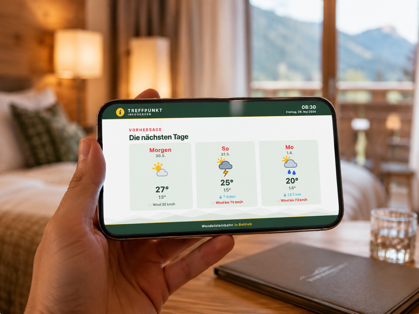 Treffpunkt Bayrischzell auf einem Smartphone in der Hand eines Gastes